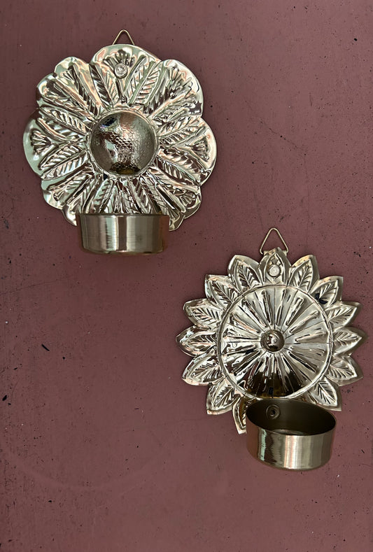 Brass tea light holder for the wall Daisy